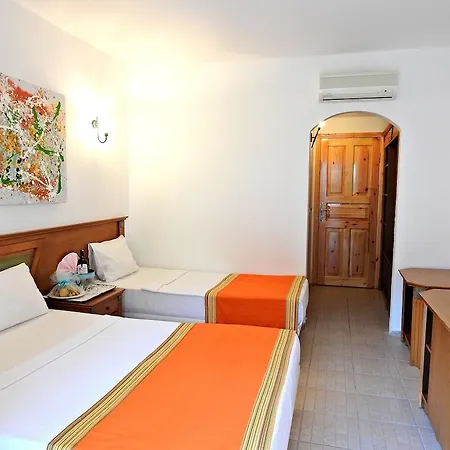 Tiana 酒店 图尔古特雷斯