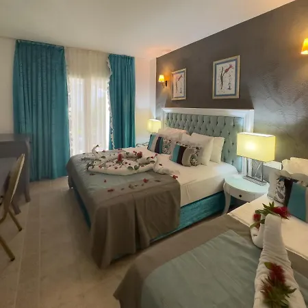 Tiana فندق تورغوتْريس