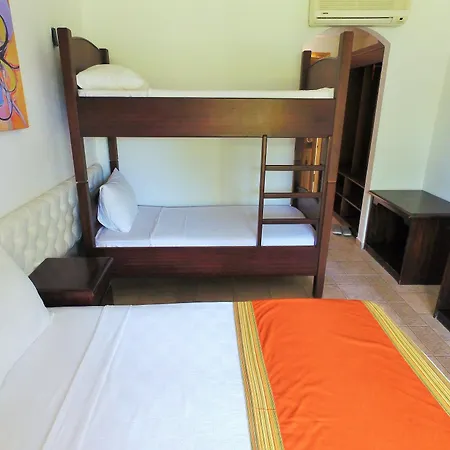 ホテル Tiana トゥルグトレイス