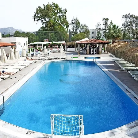 Tiana ホテル トゥルグトレイス