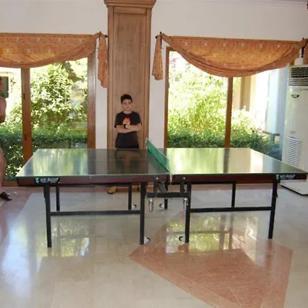 ホテル Tiana トゥルグトレイス